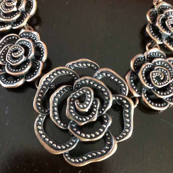 Bronze/brown flower necklace and earrings - Picture 3 of 3